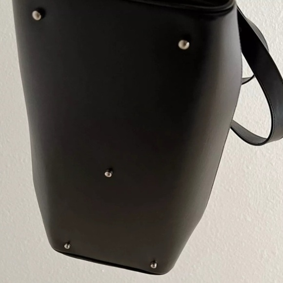 Gucci Black Tote Bag with Spacious Design and Durable Material - Picture 4 of 14